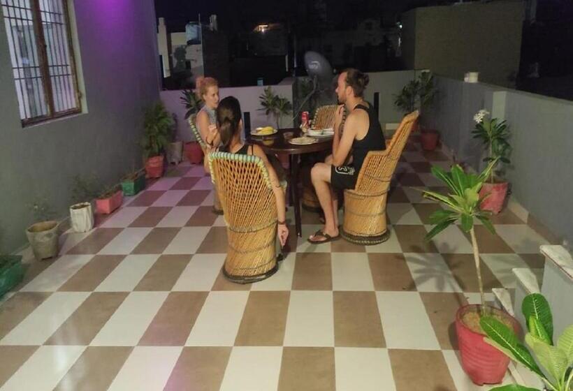 Taj Street Hostel