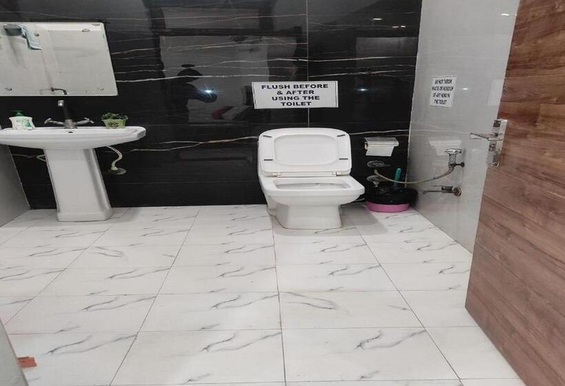 Taj Street Hostel