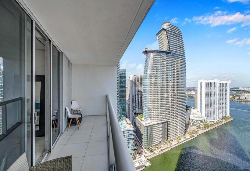 W Icon Brickell  Luxury 2br Highrise Corner Condo