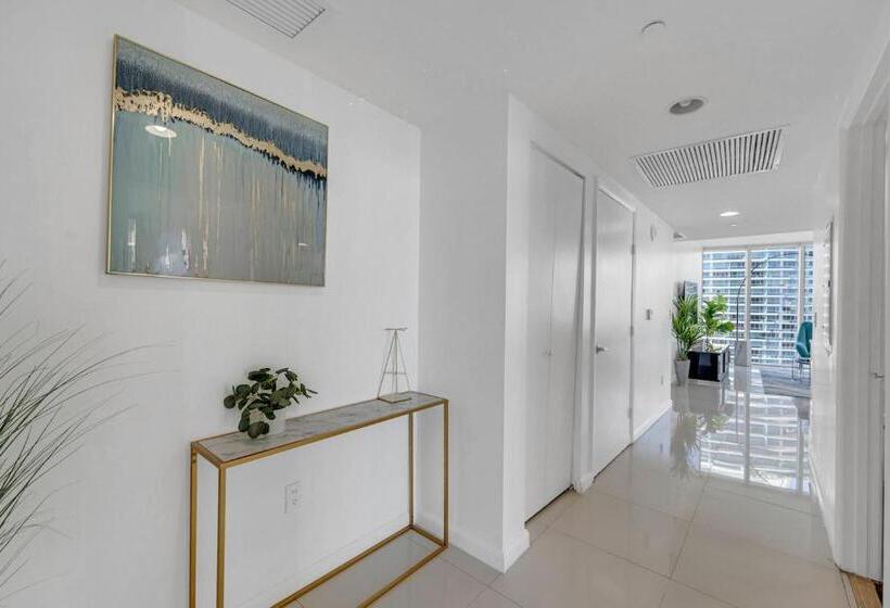 W Icon Brickell  Luxury 2br Highrise Corner Condo