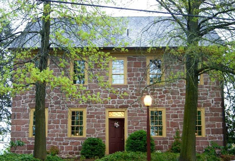 ベッドアンドブレックファースト Brownstone Colonial Inn