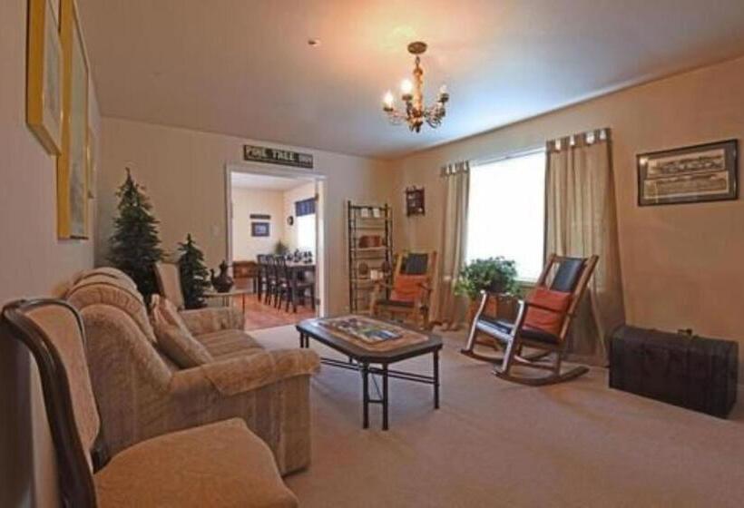 مبيت وإفطار Pine Tree Inn