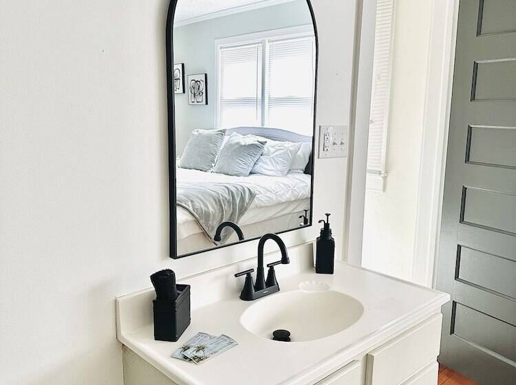 مبيت وإفطار Speedway Legacy Inn