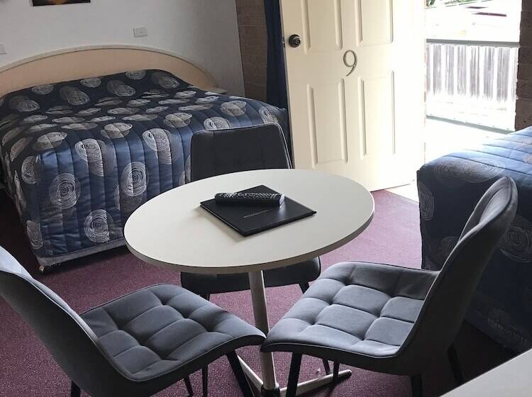 Cedar Lodge Motel