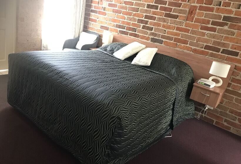 Cedar Lodge Motel
