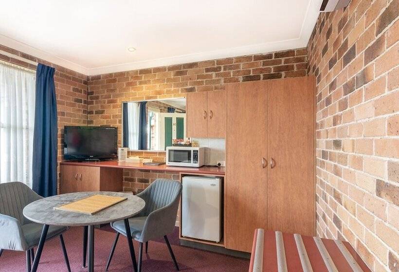 Cedar Lodge Motel