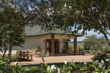 هتل Acacia Farm Lodge