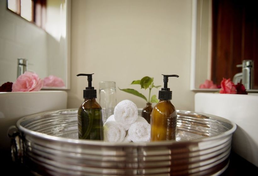 هتل Acacia Farm Lodge