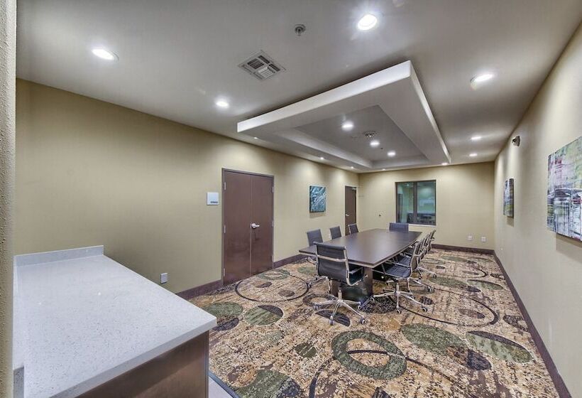 Отель Holiday Inn Express & Suites Carrizo Springs By Ihg