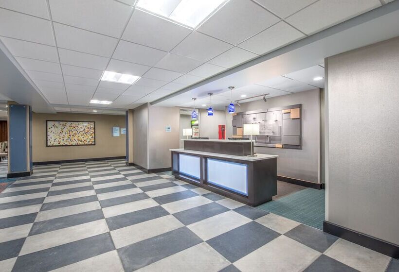فندق Holiday Inn Express Shawnee, An Ihg
