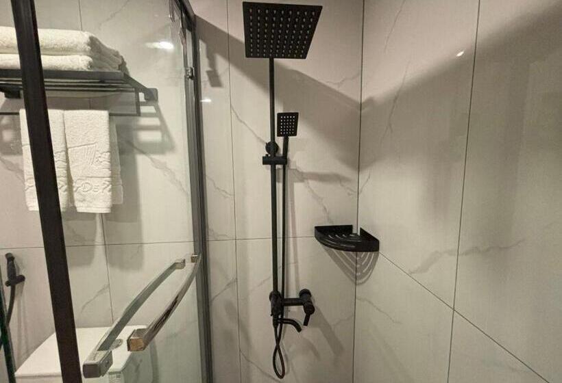 هتل Lido De Paris