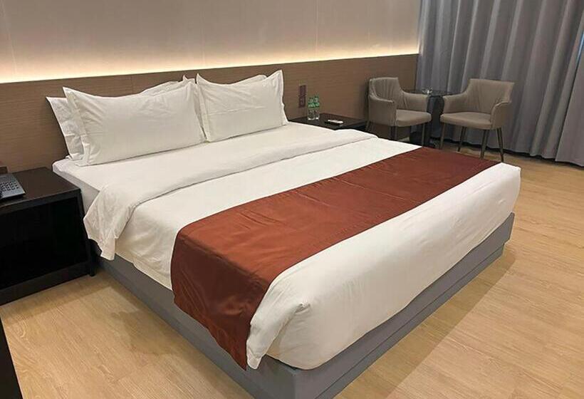 هتل Lido De Paris