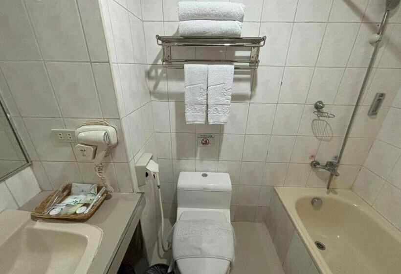 هتل Lido De Paris