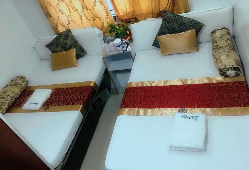 هتل Strawberry Guest House
