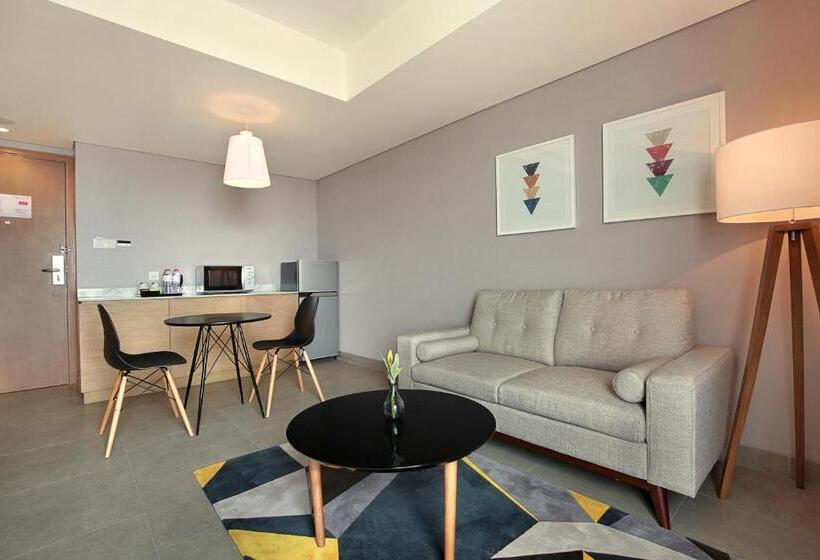 Отель Swissbelinn Simatupang