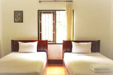 هتل Vang Vieng Sunrise View Resort