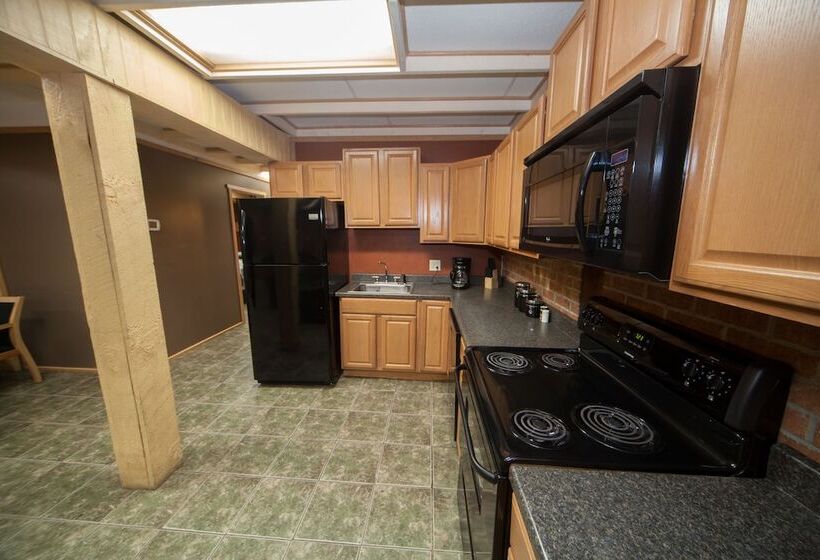 모텔 Log Cabin Lodge & Suites