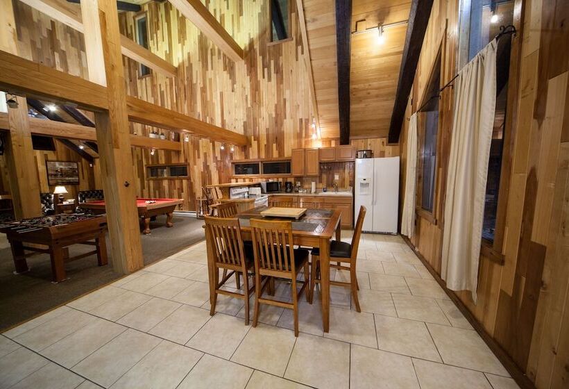 모텔 Log Cabin Lodge & Suites