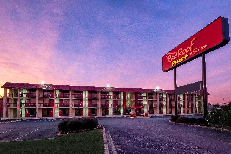 مُتل Red Roof Inn Plus+ Huntsville – Madison