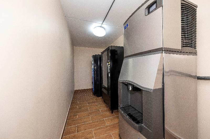 مُتل Red Roof Inn Plus+ Huntsville – Madison