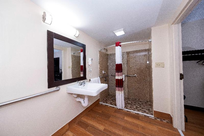 مُتل Red Roof Inn Plus+ Huntsville – Madison