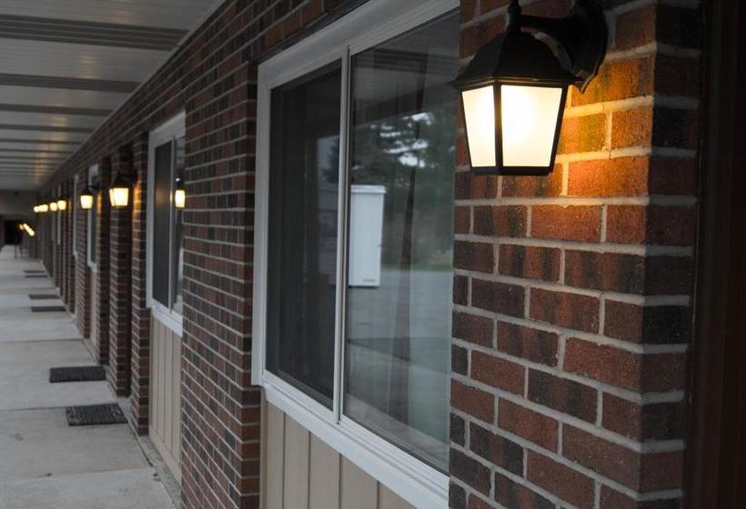 モーテル Sullivan Trail Inn & Suites