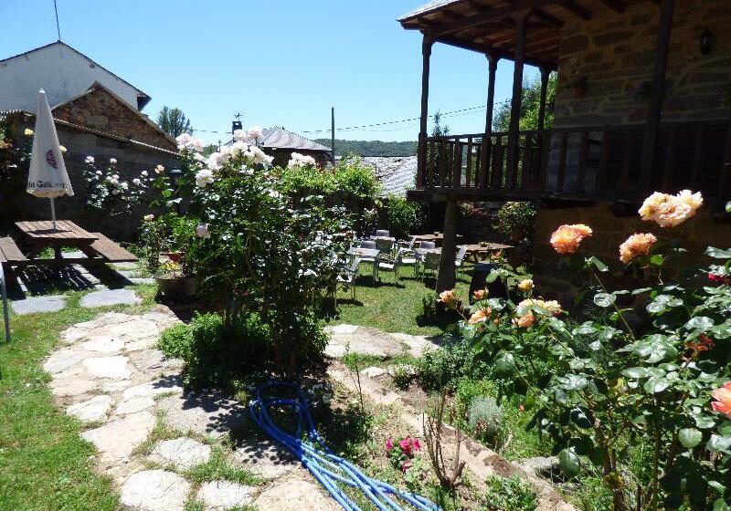 Pensión La Posada De Pedrazales