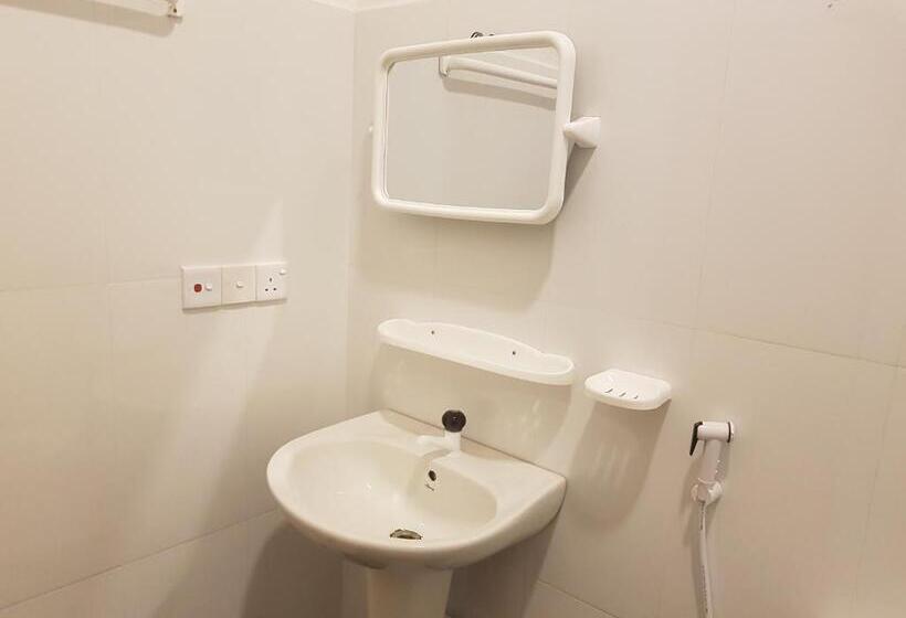 Pensione Catamaran Beach Home And Restaurant