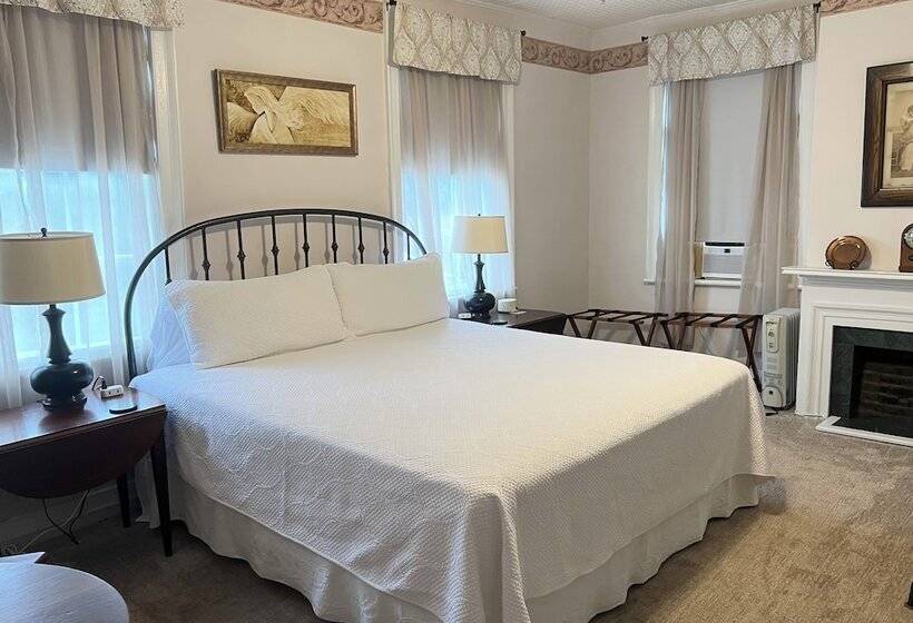 تختخواب و صبحانه Rogues  Harbor Inn