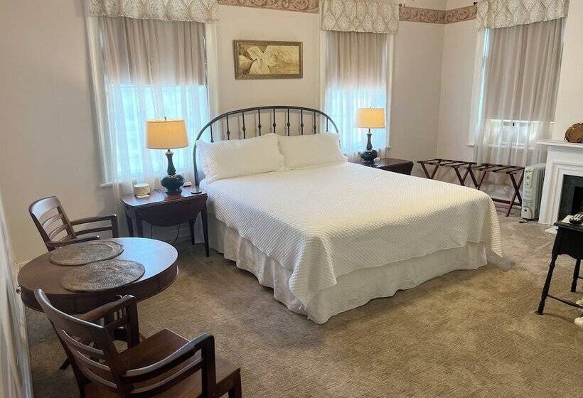 تختخواب و صبحانه Rogues  Harbor Inn
