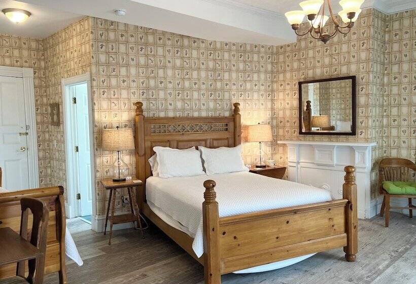 تختخواب و صبحانه Rogues  Harbor Inn