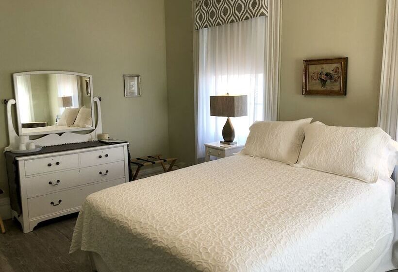 تختخواب و صبحانه Rogues  Harbor Inn