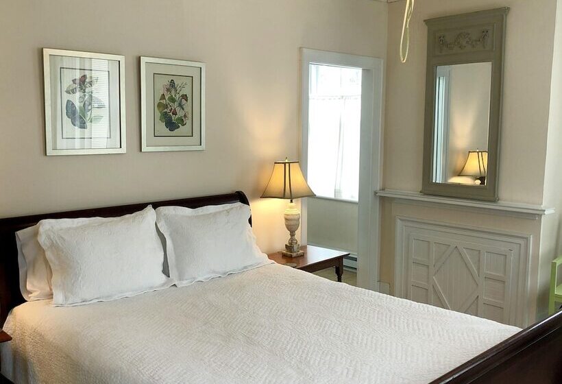 تختخواب و صبحانه Rogues  Harbor Inn