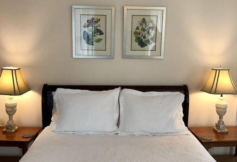 تختخواب و صبحانه Rogues  Harbor Inn
