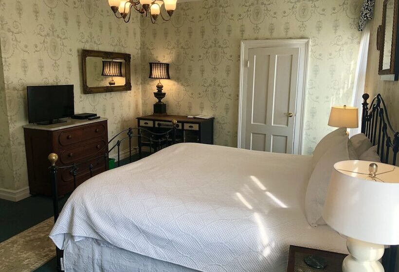 تختخواب و صبحانه Rogues  Harbor Inn