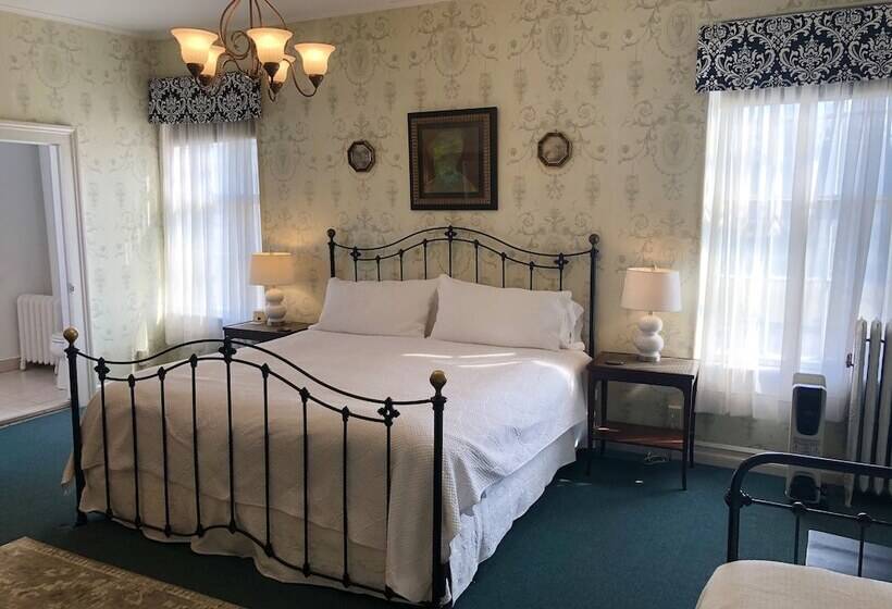 تختخواب و صبحانه Rogues  Harbor Inn
