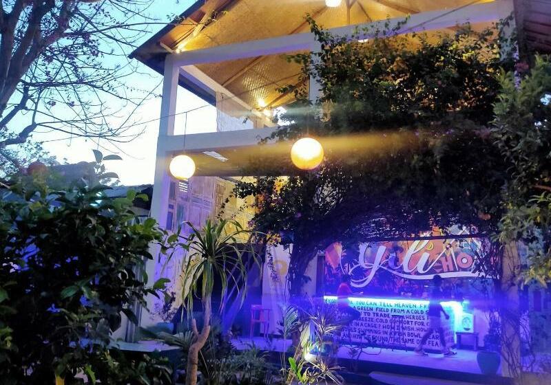 Gili Beach Bum Hostel