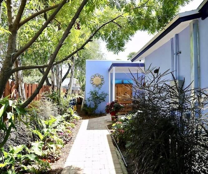 住宿加早餐  Fantasy Island Inn – Caters To Men