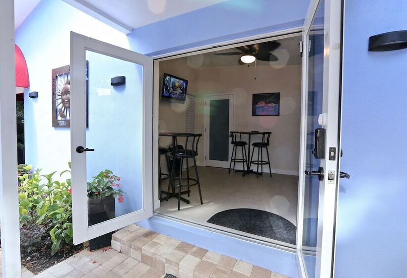 住宿加早餐  Fantasy Island Inn – Caters To Men