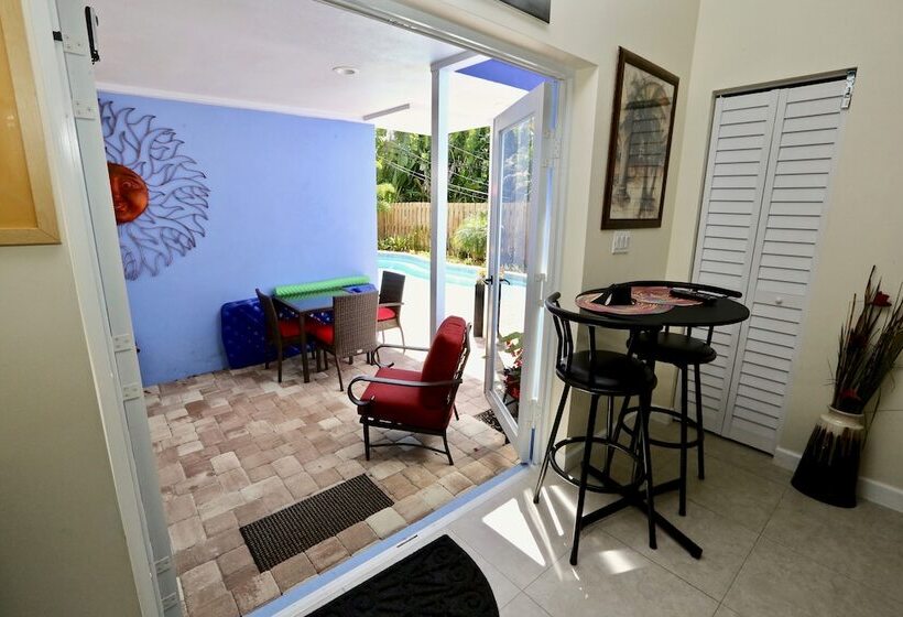 住宿加早餐  Fantasy Island Inn – Caters To Men