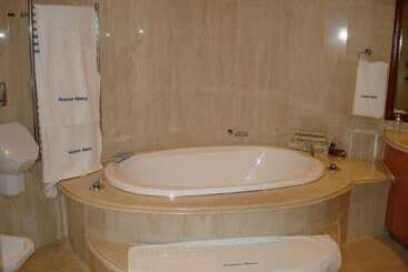 تختخواب و صبحانه Kosmos Manor