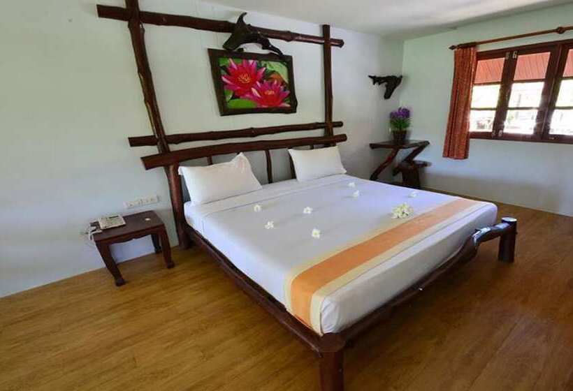 هتل Alongkot Beach Resort Khanom
