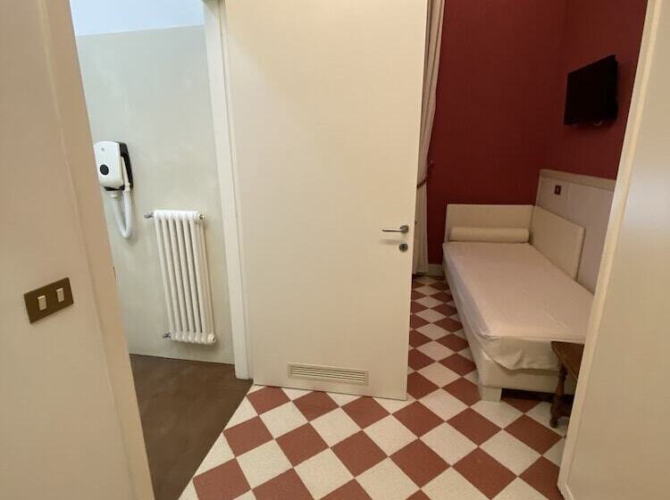 Fotos del hotel Dnb House:  26