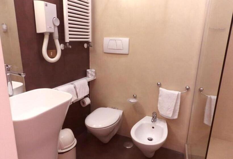 Fotos del hotel Dnb House:  19