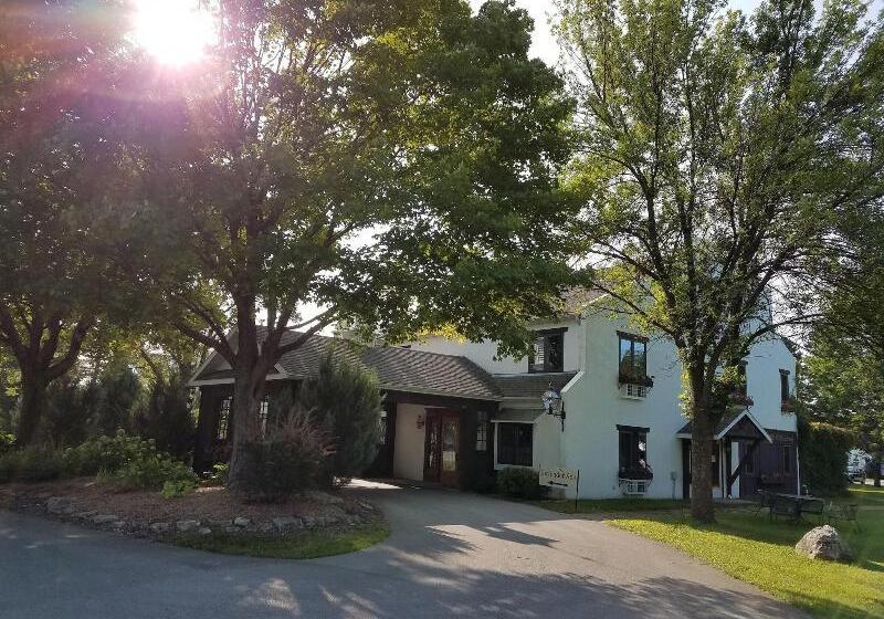 ホテル Settlement Courtyard Inn & Lavender Spa