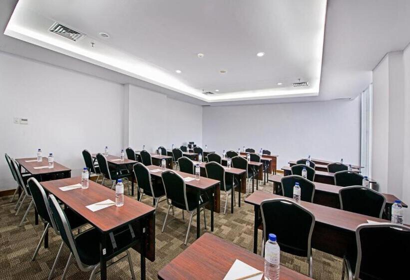 Whiz Prime Hotel Megamas Manado