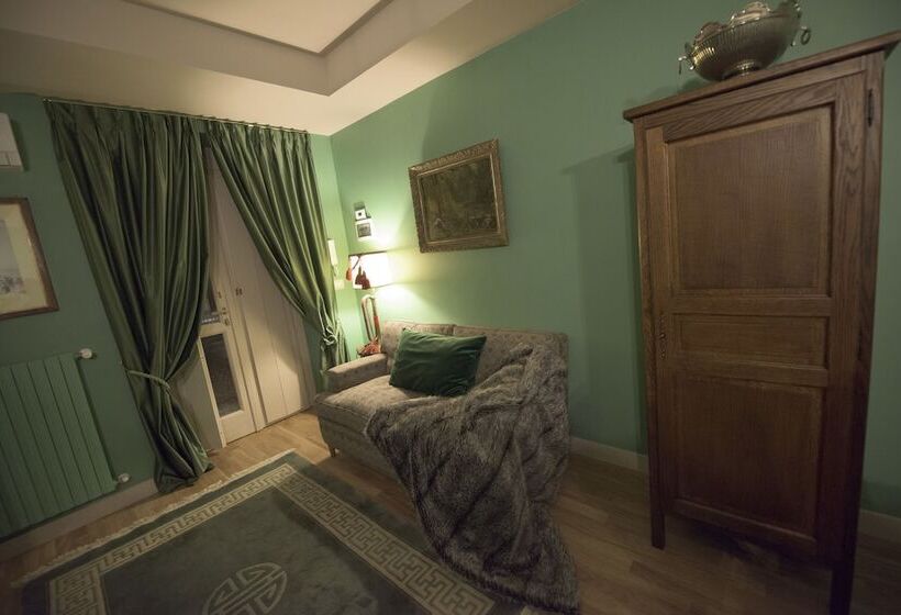 Porta Palace Apartments