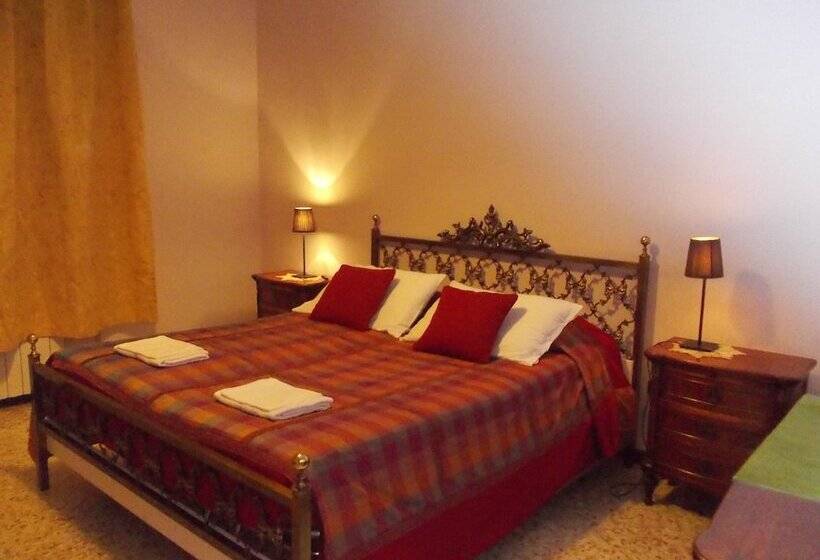 تختخواب و صبحانه Travellers Lodge Bed & Rooms