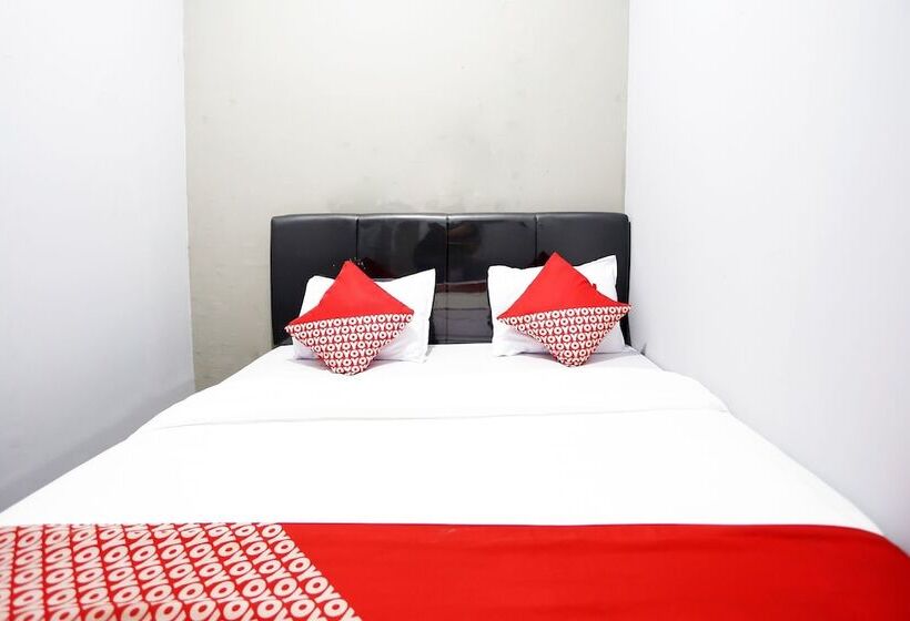 Отель J&b Rooms By Oyo