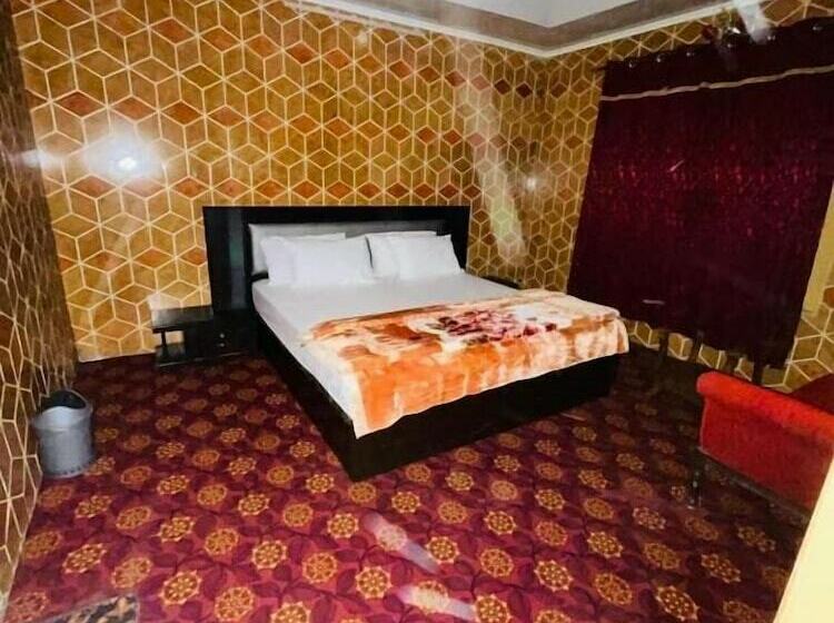 هتل Laal Haveli